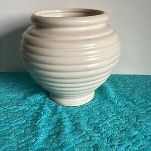 Hull Beehive Planter # 419 Urn Vase Ivory Pottery Made in USA Vintage